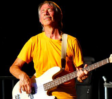 Jochen Reinsberg - bass bei Moore and More - tribute to Gary Moore